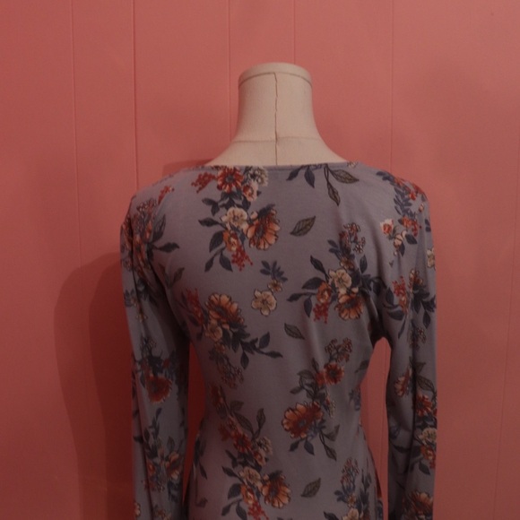 Floral Long Sleeve Top - Picture 3 of 4